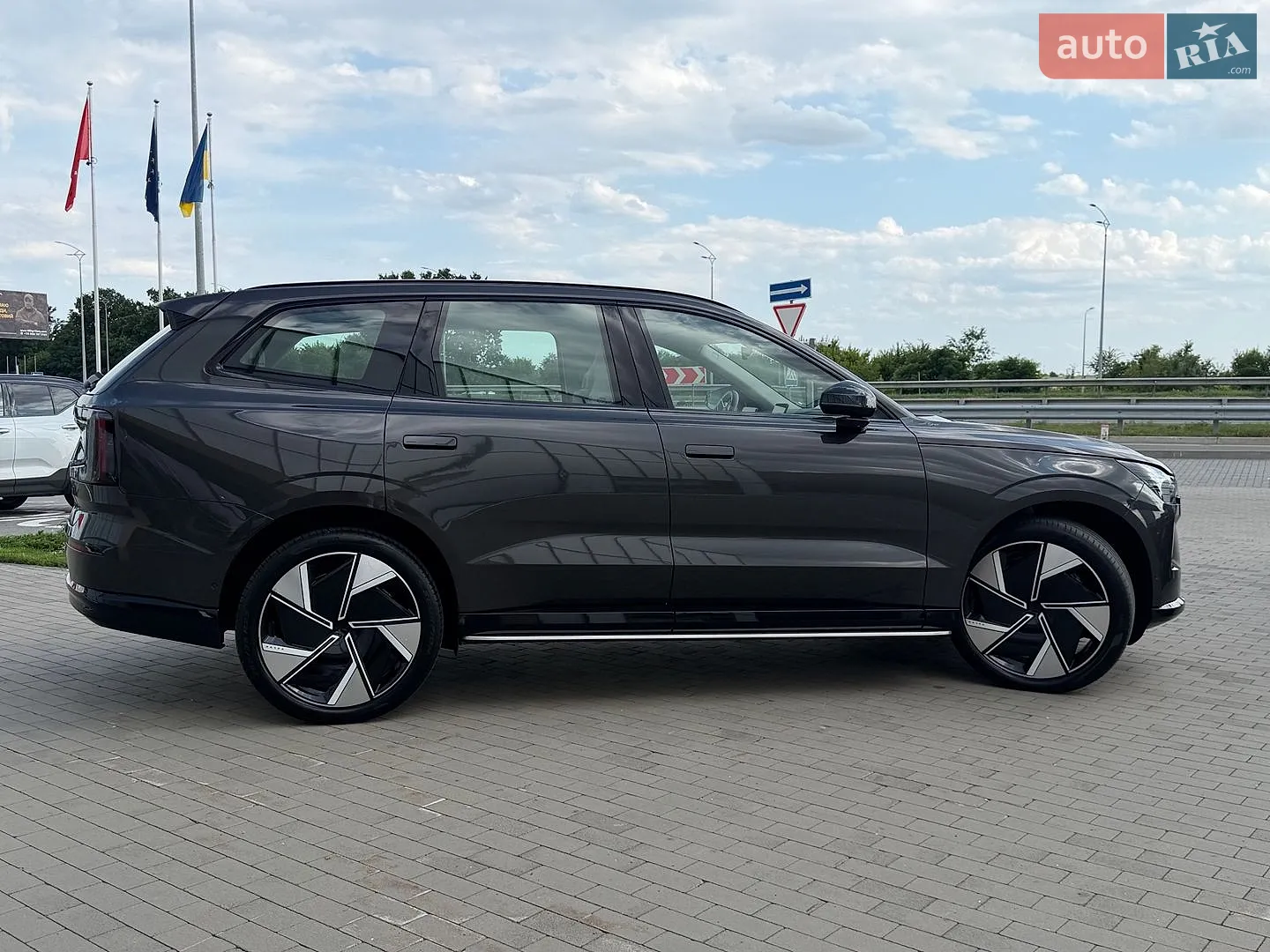 2025 Volvo EX90 - мініатюра 3