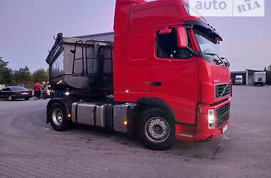 Тягач Volvo F12 2008 в Тячеве