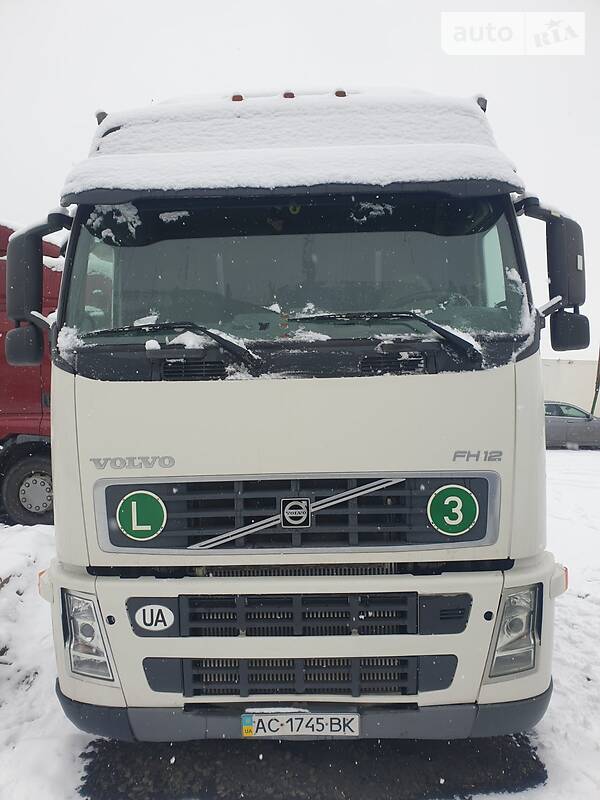 Тягач Volvo F12 2004 в Луцке