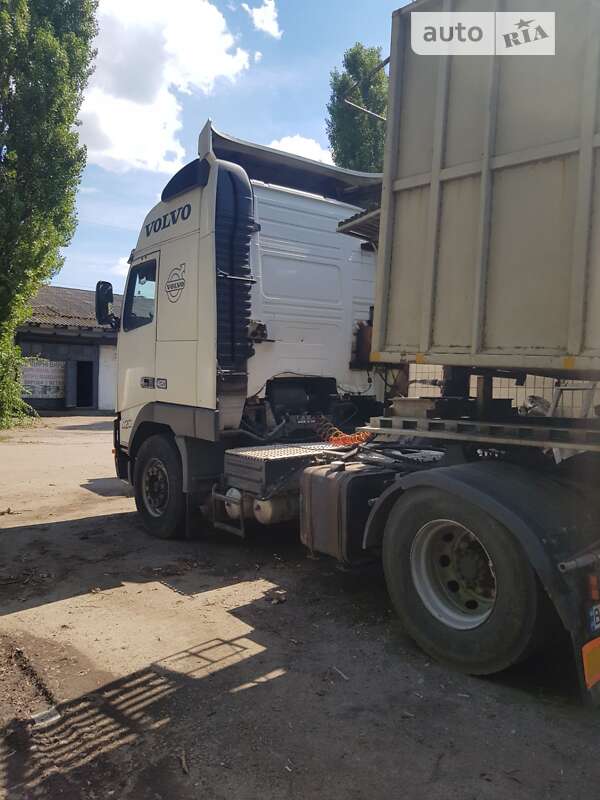 Тягач Volvo F12 1987 в Лохвице