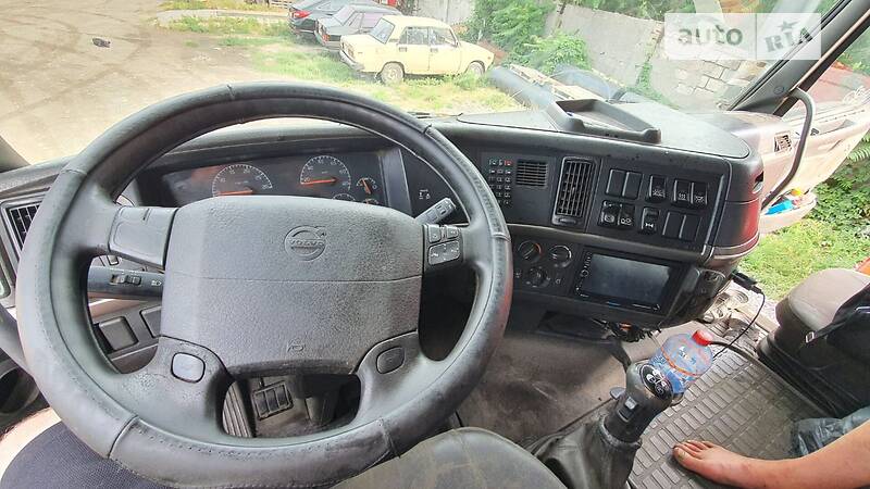 Контейнеровоз Volvo FH 12 2003 в Ужгороді