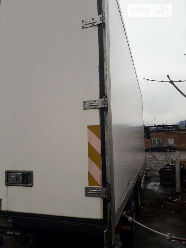 Вантажний фургон Volvo FH 12 2003 в Сумах