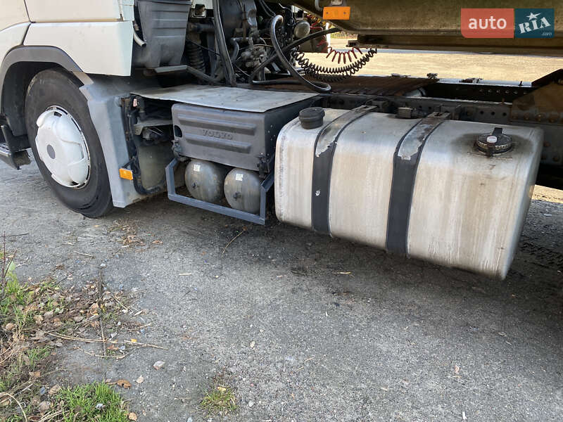 Самосвал Volvo FH 12 2003 в Корце