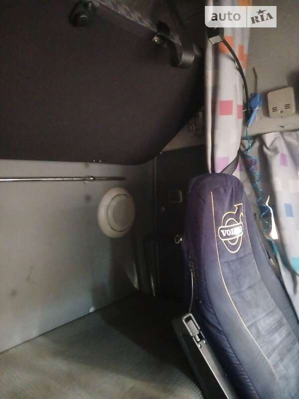 Вантажний фургон Volvo FH 12 2003 в Сумах