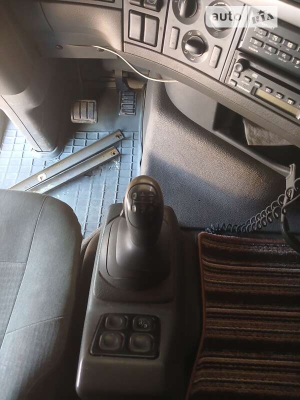 Вантажний фургон Volvo FH 12 2003 в Сумах