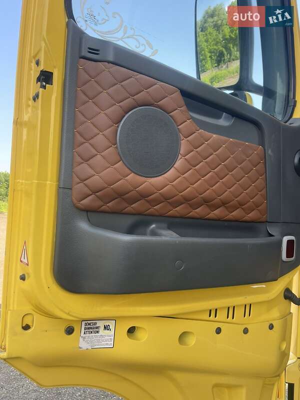 Тентований Volvo FH 12 2006 в Чернівцях