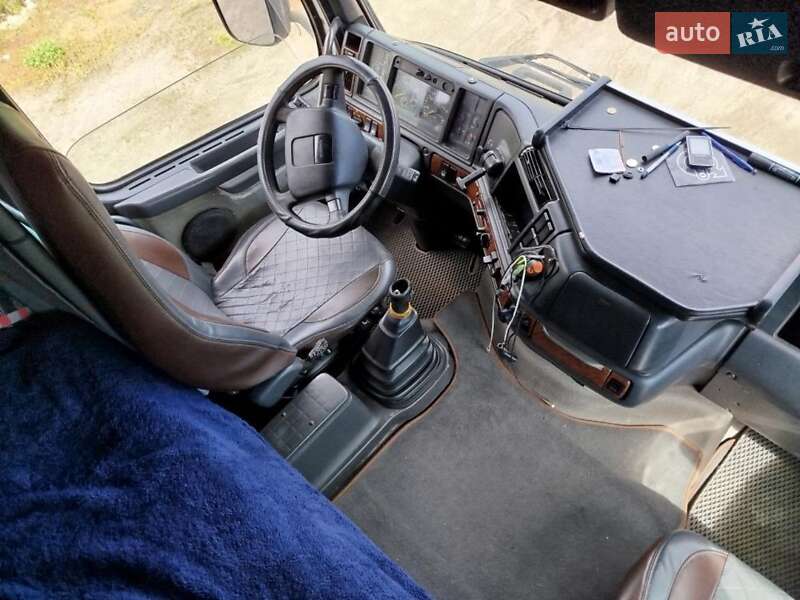 Контейнеровоз Volvo FH 12 1999 в Светловодске