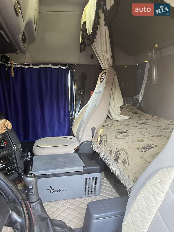 Борт Volvo FH 12 2004 в Чернігові