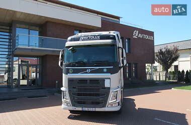 Тягач Volvo FH 13 2015 в Мукачевому