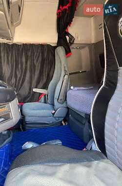 Контейнеровоз Volvo FH 13 2012 в 