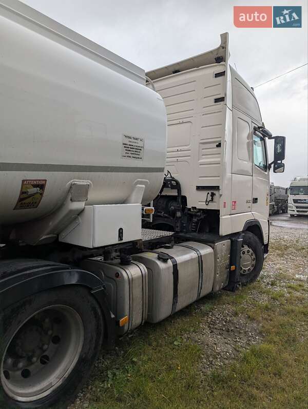 Бензовоз Volvo FH 13 2011 в Долине