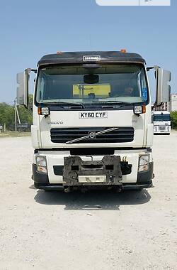 Піскорозкидальна машина Volvo FL 250 2010 в Тернополі