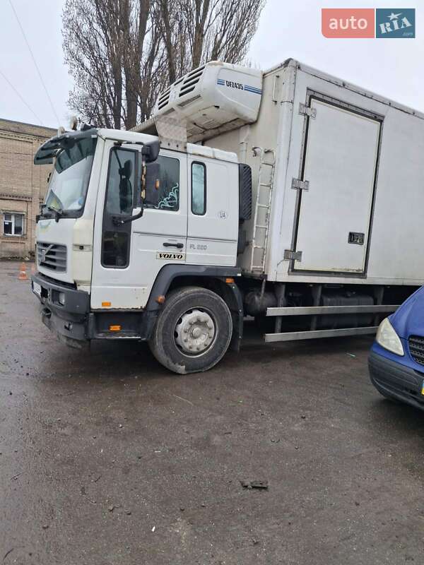 Рефрижератор Volvo FL 6 2004 в Киеве