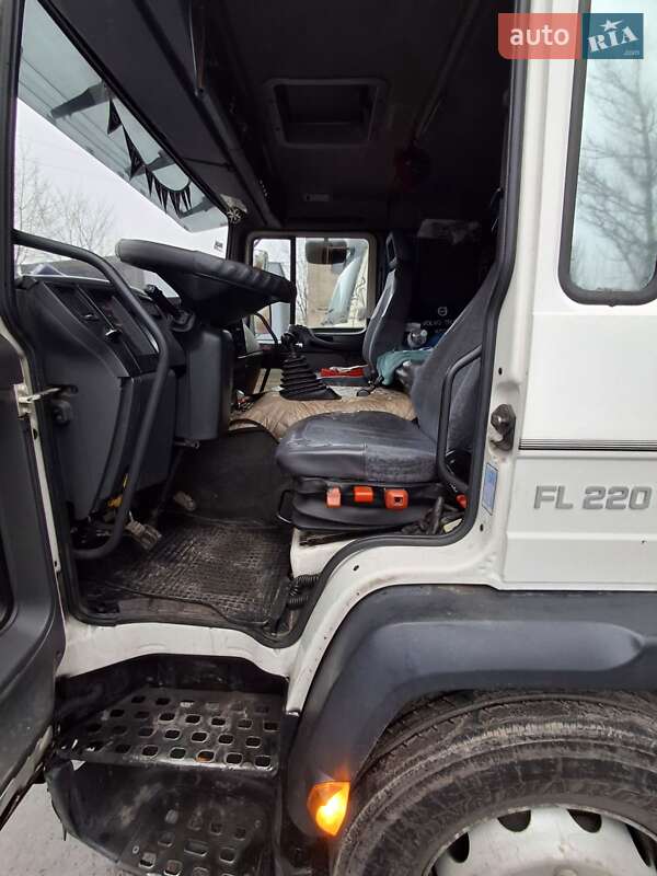 Рефрижератор Volvo FL 6 2004 в Киеве