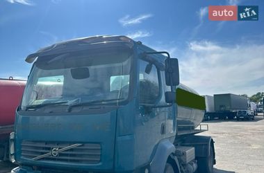 Машина ассенизатор (вакуумная) Volvo FL 7 2007 в Полтаве