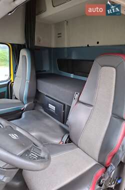 Грузовой фургон Volvo FM 11 2015 в 