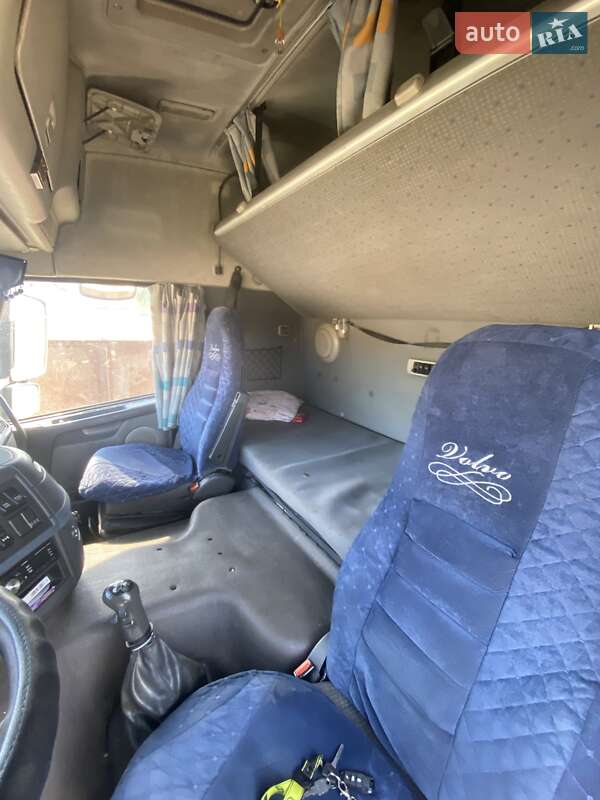 Грузовой фургон Volvo FM 12 2002 в Хмельницком