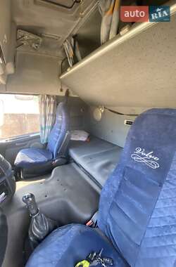 Грузовой фургон Volvo FM 12 2002 в 