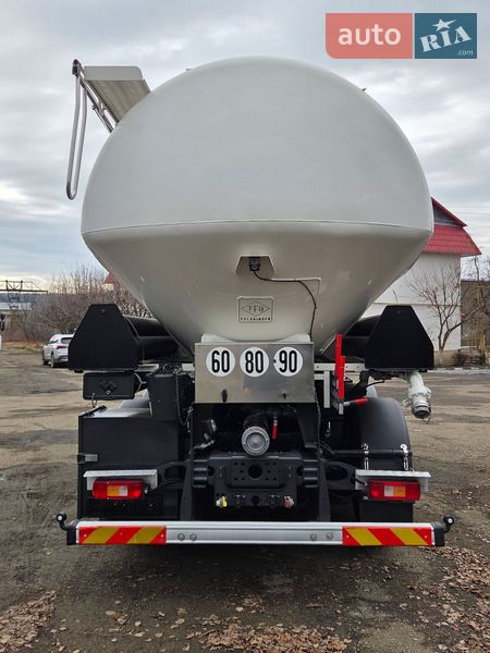 Кормовоз Volvo FM 9 2008 в Черновцах