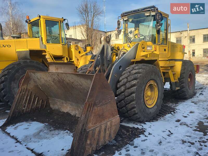 Фронтальный погрузчик Volvo L 120F 1998 в 