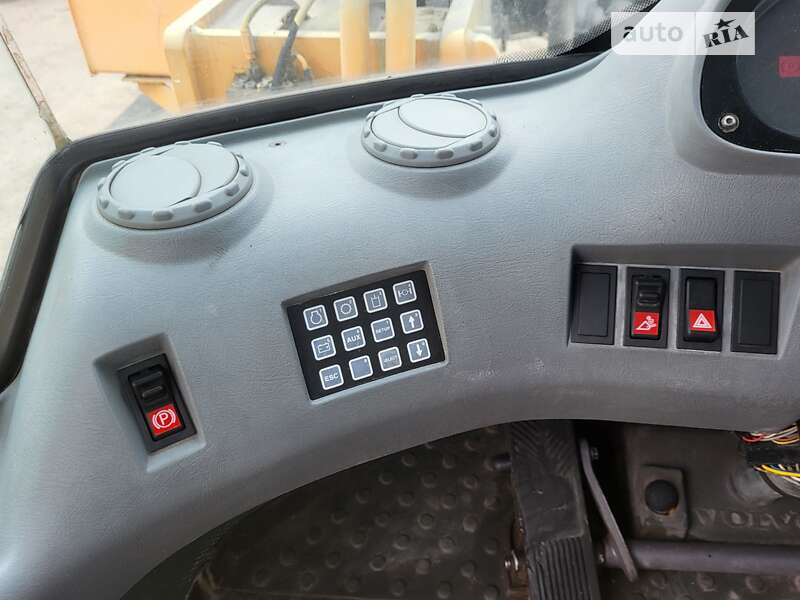 Фронтальный погрузчик Volvo L 180 2007 в Киеве