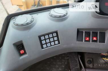 Фронтальный погрузчик Volvo L 180 2007 в Киеве