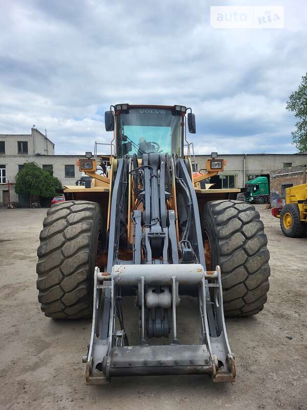 Фронтальный погрузчик Volvo L 180 2007 в Киеве