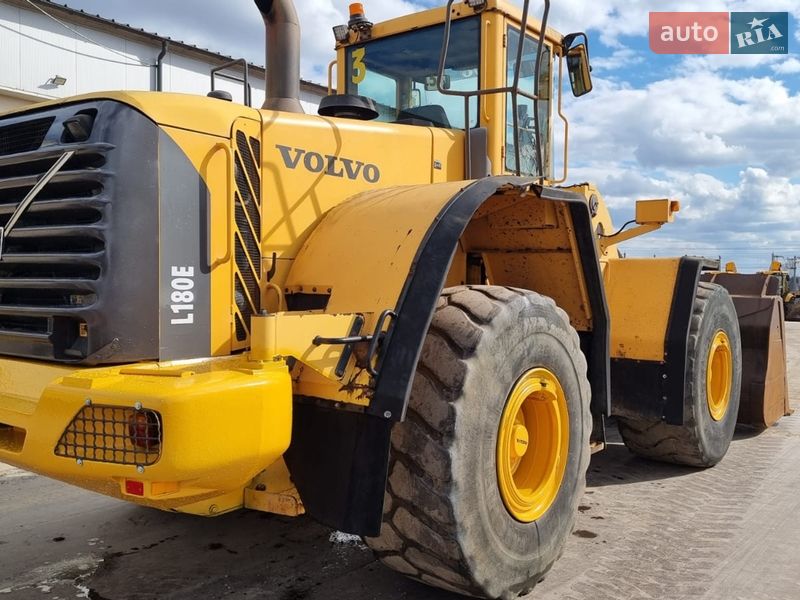 Фронтальні навантажувачі Volvo L 180 2006 в Одесі