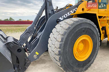 Фронтальный погрузчик Volvo L 220G 1998 в 