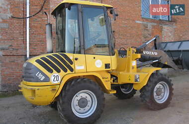Фронтальный погрузчик Volvo L30B 2002 в 