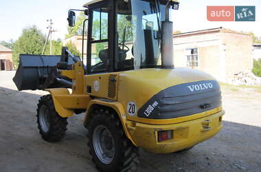 Фронтальні навантажувачі Volvo L30B 2002 в  фото 4 Фронтальні навантажувачі Volvo L30B 2002 в