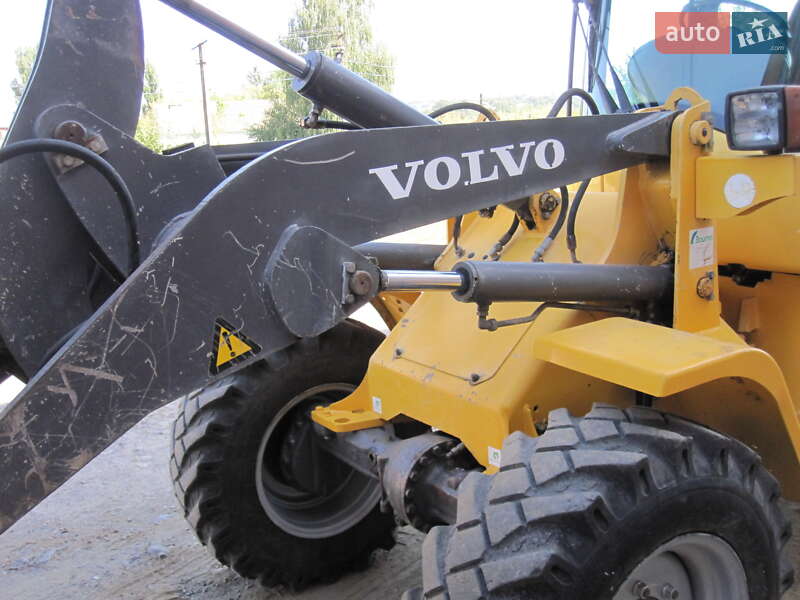 Фронтальный погрузчик Volvo L30B 2002 в Виннице