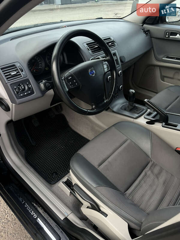 Седан Volvo S40 2009 в Львове