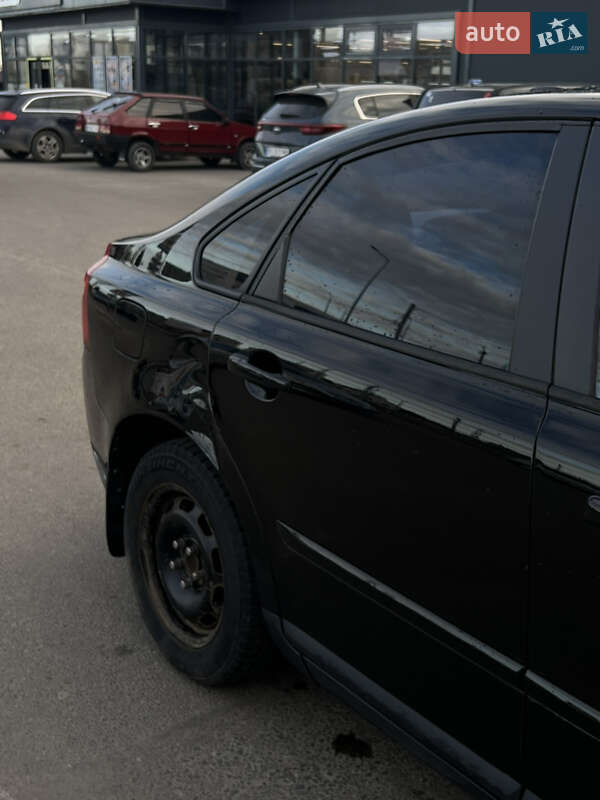 Седан Volvo S40 2009 в Львове