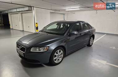 Седан Volvo S40 2010 в Львове