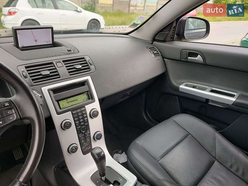 Седан Volvo S40 2012 в Терновке