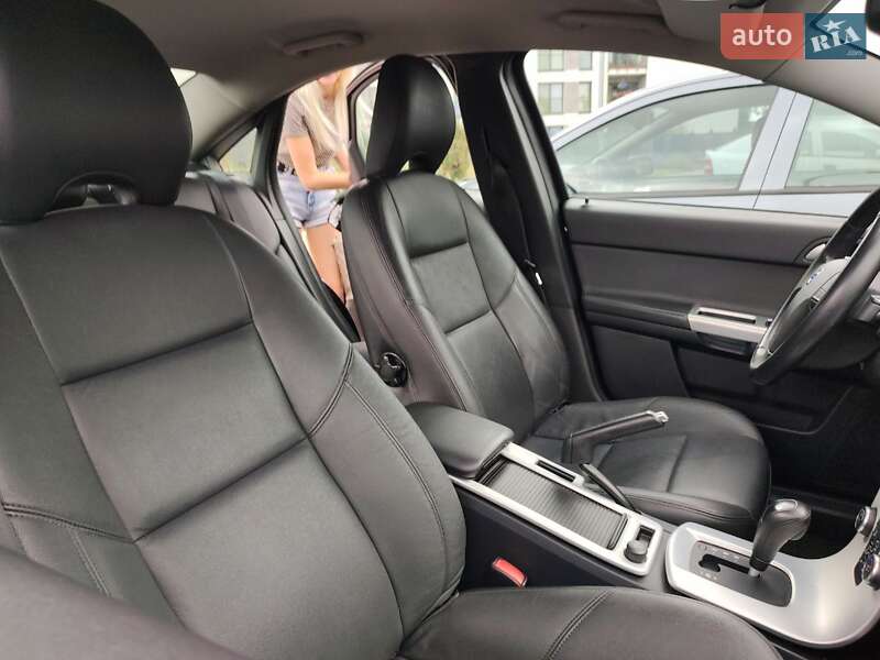 Седан Volvo S40 2012 в Терновке