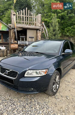 Седан Volvo S40 2010 в Яремче