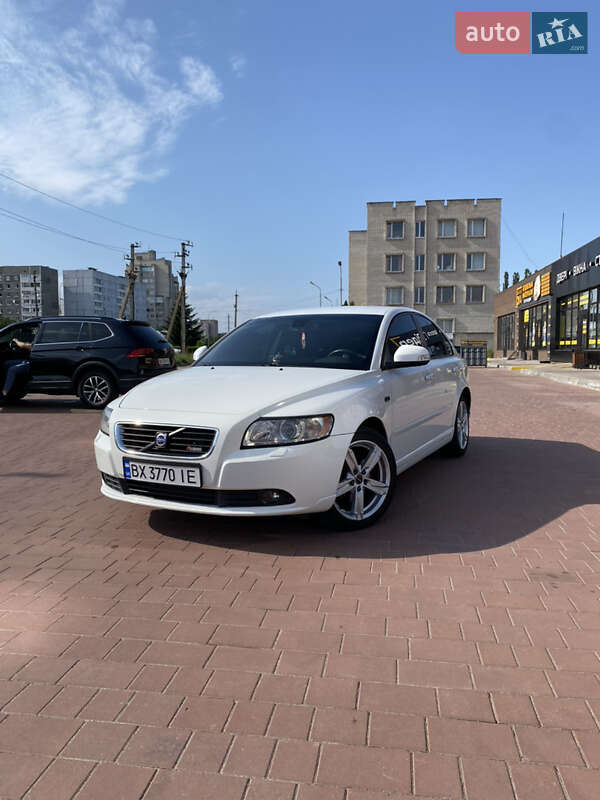 Седан Volvo S40 2009 в Нетешине