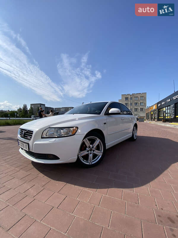 Седан Volvo S40 2009 в Нетешине