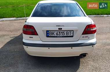Седан Volvo S40 2001 в Ровно