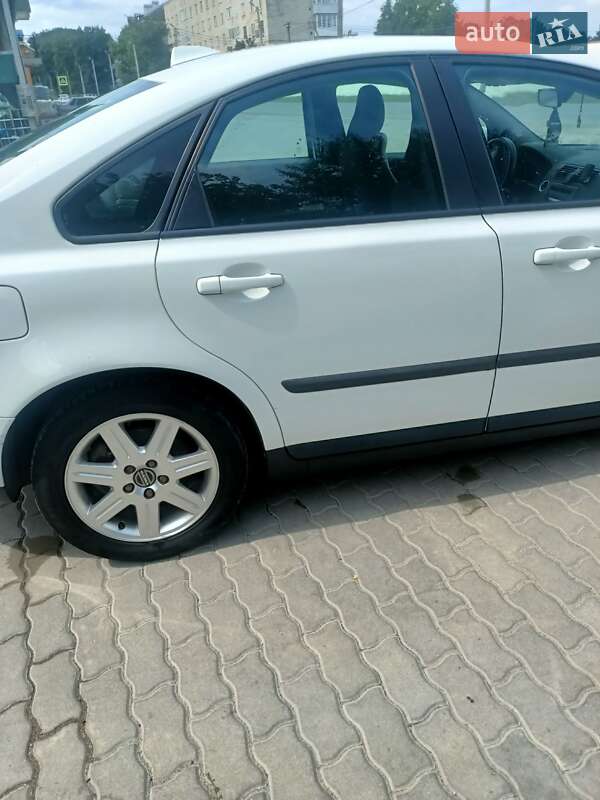 Седан Volvo S40 2005 в Хоросткове