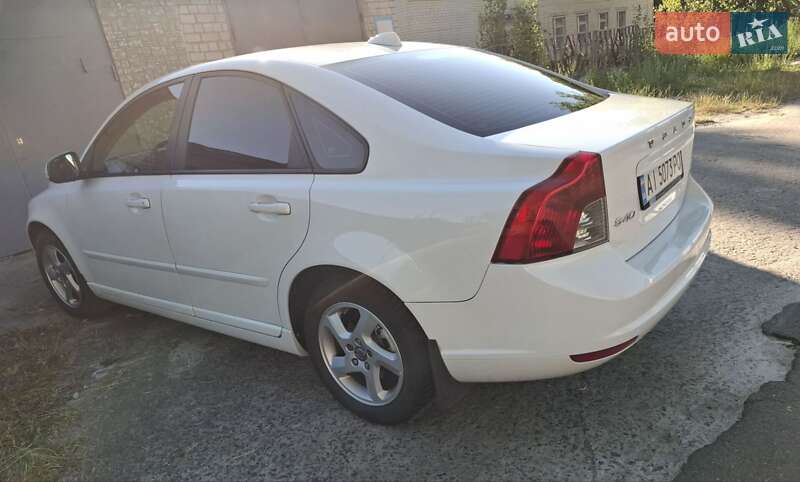 Седан Volvo S40 2012 в Вараше