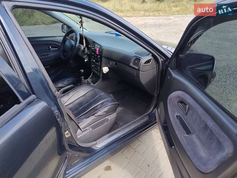 Седан Volvo S40 2000 в Вараші