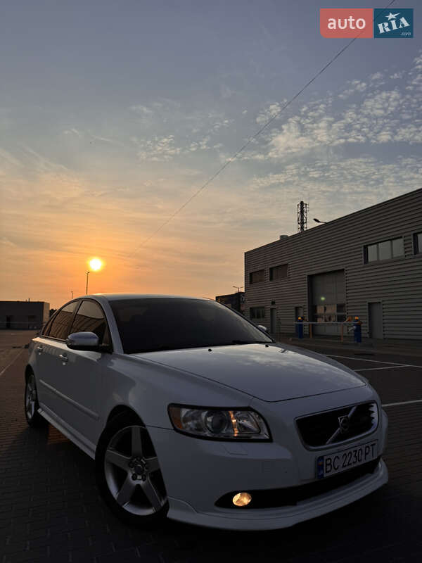 Седан Volvo S40 2008 в Львові