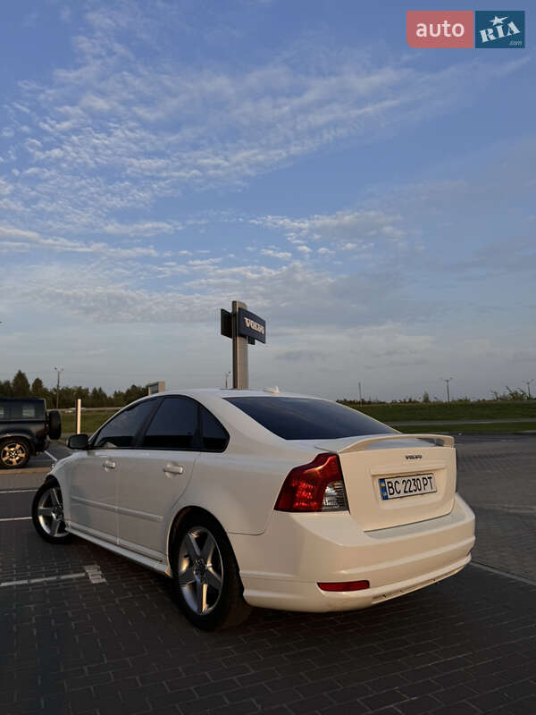 Седан Volvo S40 2008 в Львові