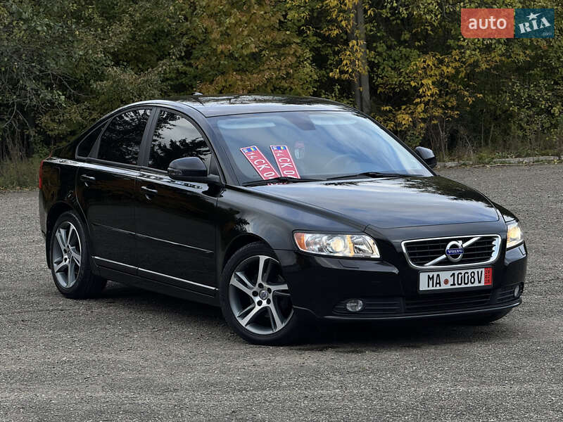 Седан Volvo S40 2012 в 