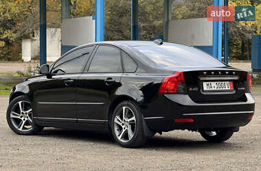 Седан Volvo S40 2012 в 