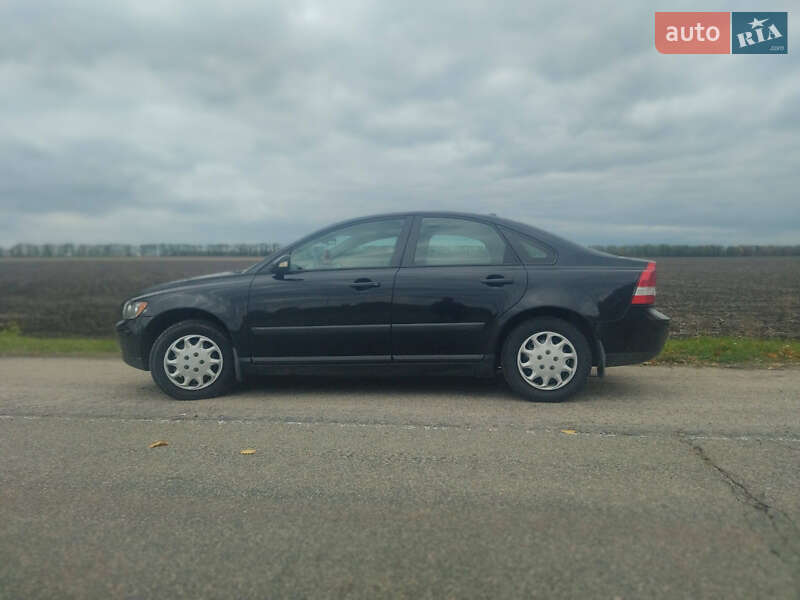 Седан Volvo S40 2005 в  фото Седан Volvo S40 2005 в