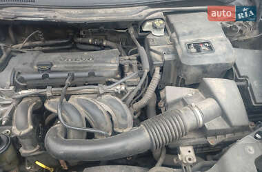 Седан Volvo S40 2005 в  фото 16 Седан Volvo S40 2005 в